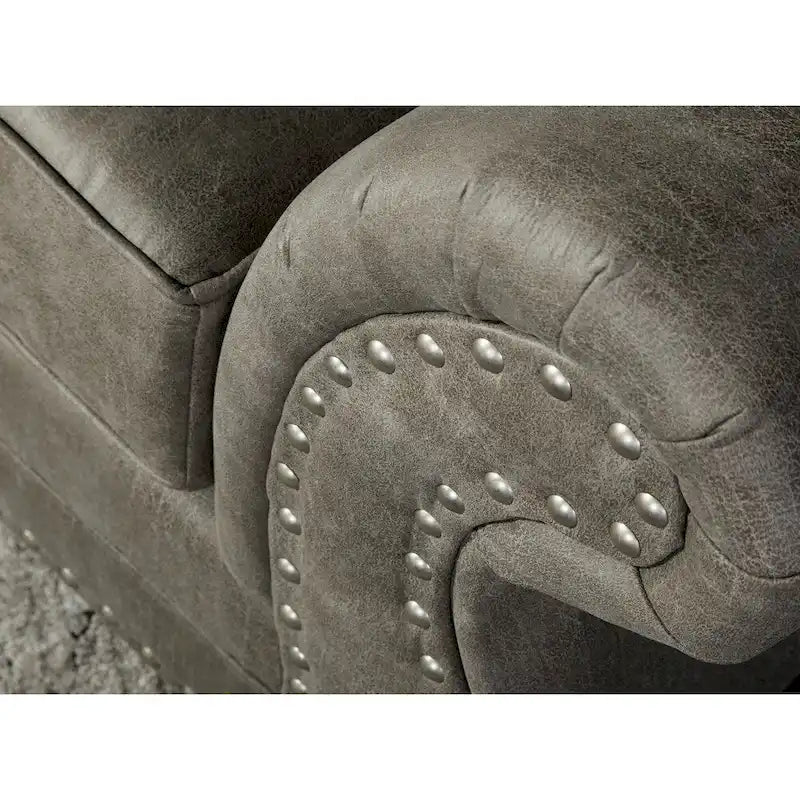 Loveseat aus steingrauem Kunstleder mit Nagelkopfbesatz und Holzfüßen in Bun-Form