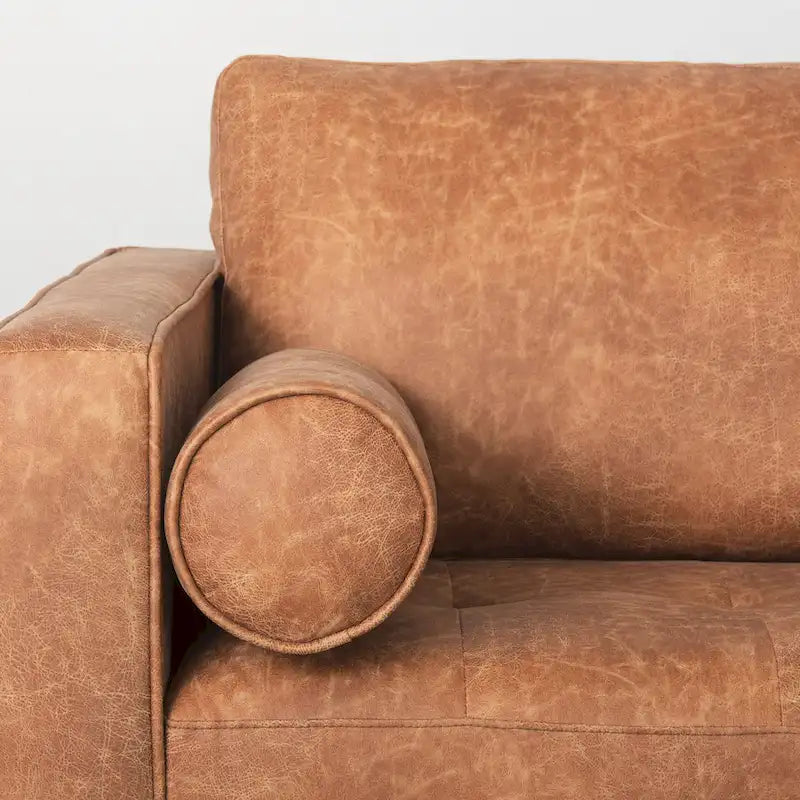 Dreisitzer-Sofa aus cognacbraunem Kunstleder mit Holzbeinen und Nackenrollen