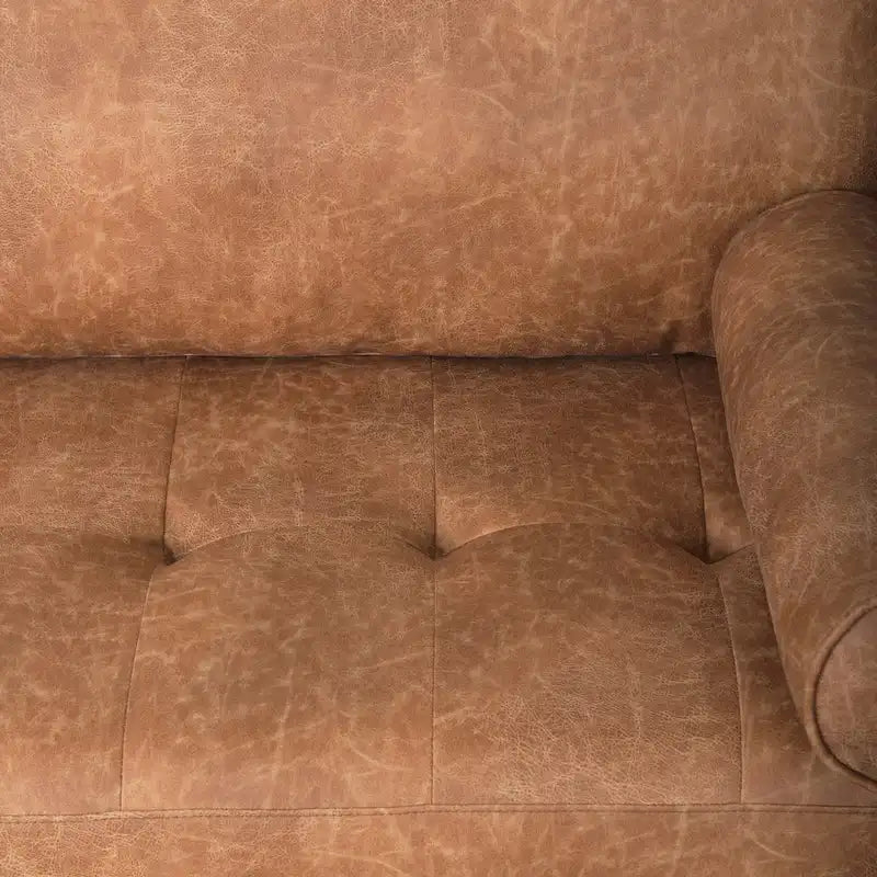Dreisitzer-Sofa aus cognacbraunem Kunstleder mit Holzbeinen und Nackenrollen