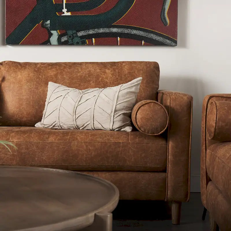 Dreisitzer-Sofa aus cognacbraunem Kunstleder mit Holzbeinen und Nackenrollen